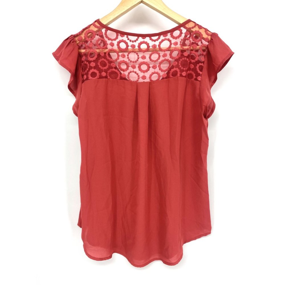 E & M embroidery detail cap flutter sleeve chiffon blouse NEW - Picture 3 of 3
